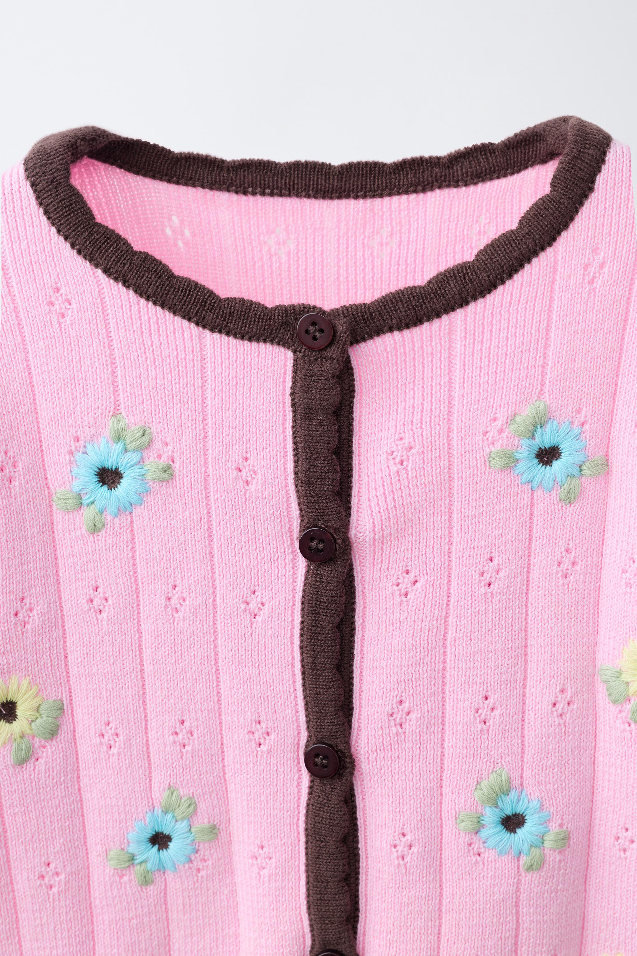 TOP EN MAILLE CONTRASTE FLEURS BRODÉES